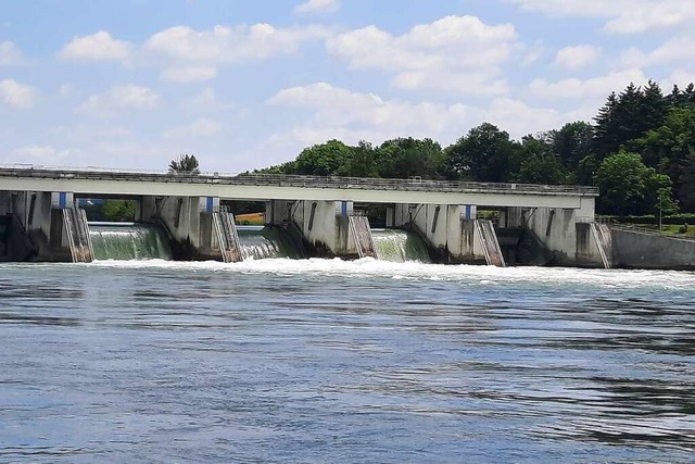 Strom wird aus dem Wasser des Rheins b...ich wre auch die Gewinnung von Wrme.  | Foto: Erika Bader