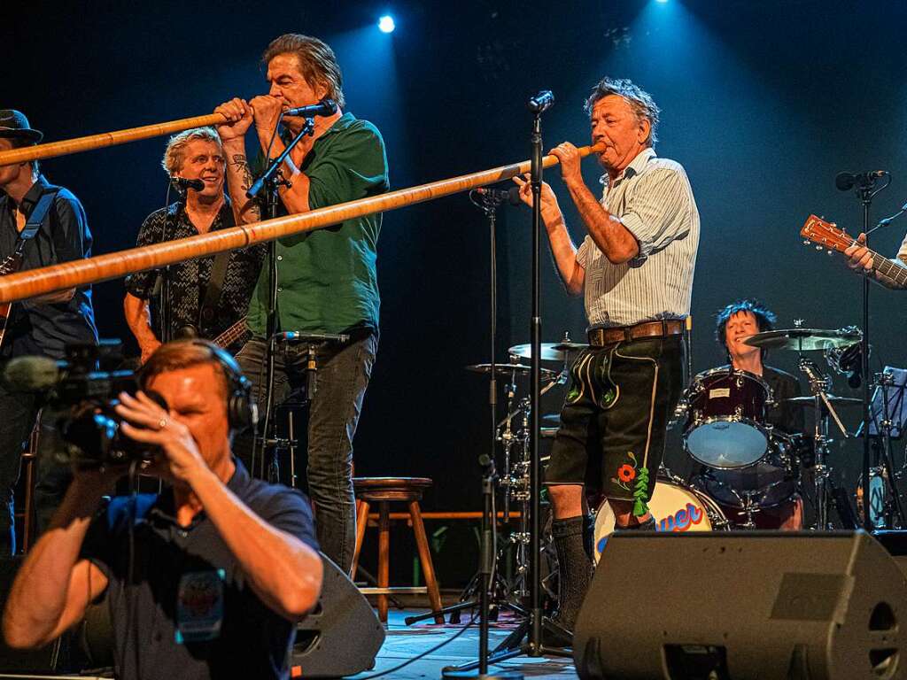 Ein unvergesslicher Abend mit einem Haufen Gaudi: Die Toten Hosen mit Gerhard Polt und den Well-Brdern.