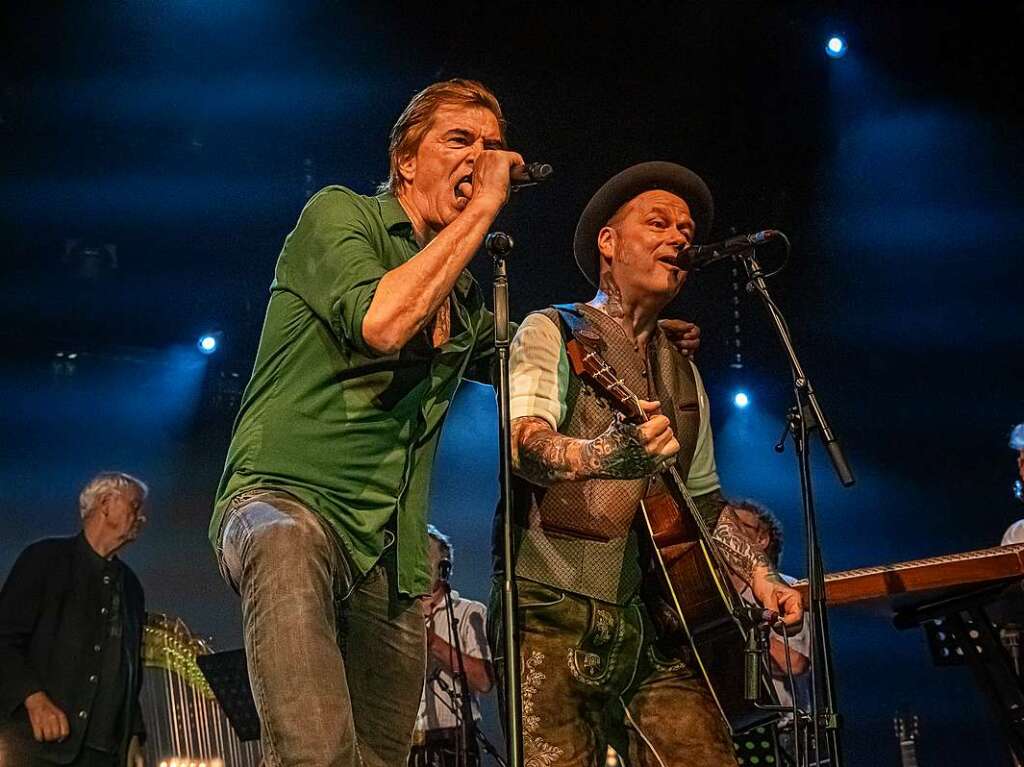 Ein unvergesslicher Abend mit einem Haufen Gaudi: Die Toten Hosen mit Gerhard Polt und den Well-Brdern.