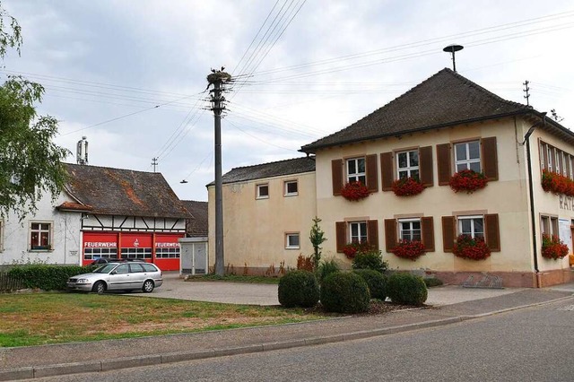 Das alte Feuerwehrhaus und die Villa B...den fr die neue Ortsmitte abgerissen.  | Foto: Wolfgang Knstle