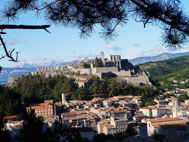 Blick auf Sisteron und seine markante Zitadelle  | Foto: Gnter Brand