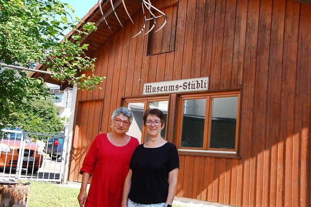 Astrid Hanschke (links) und Eveline Kl...2;Dinkelberg kreativ-aktiv&#8220; ein.  | Foto: Petra Wunderle