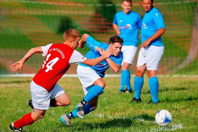 Alex Bndert (14) schoss  das erste To...y im Wellendinger Fuchsberg-Stadion.    | Foto: Wolfgang Scheu