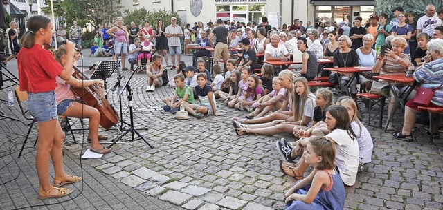 Gut gefllt war der Rudolf-Eberle-Plat...8217;s-out-Party im vergangenen Jahr.   | Foto: Lisa Petrich