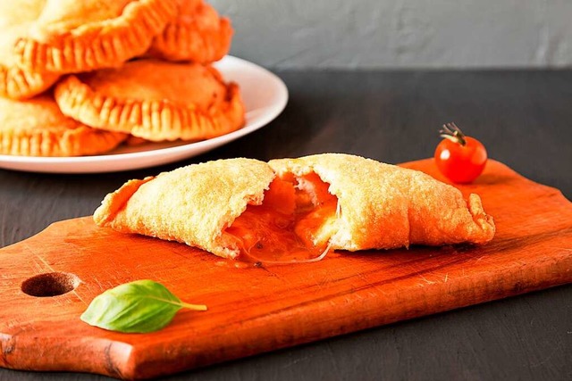 Auf der Liste traditioneller italienischer Produkte: die Teigtaschen Panzerotti  | Foto:  Liudmyla (stock.adobe.com)