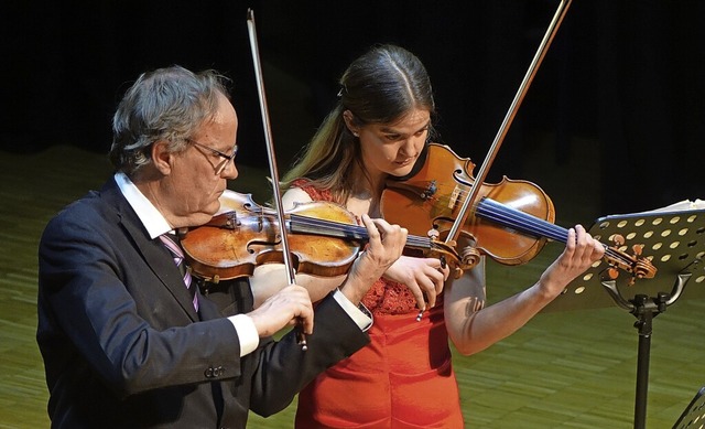 Die Musikerfamilie Lorenzen um den aus...r Schlosskonzerten in die Stadthalle.   | Foto: Roswitha Frey