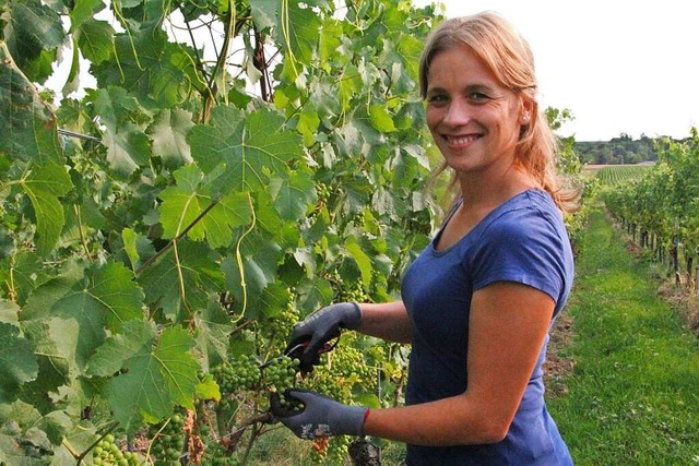 Jessica Himmelsbach arbeitet jetzt wieder mehr in den Reben.  | Foto: Sabine Model