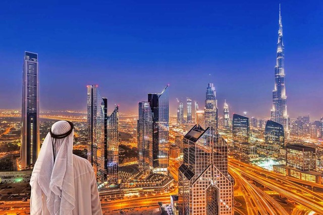 Mrchenkulisse des Orients: die Skyline von Dubai mit dem Burj Khalifa (rechts)  | Foto: samott  Fotolia