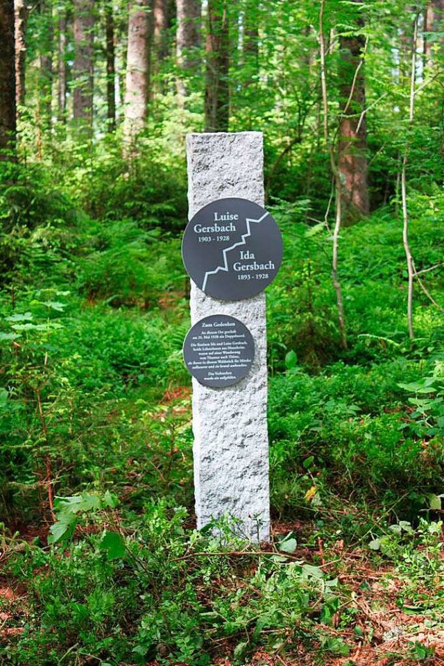 Diese Stele auf der Weitannenhhe eri...den Mordopfer  Luise und Ida Gersbach.  | Foto: Gotthard Wangler