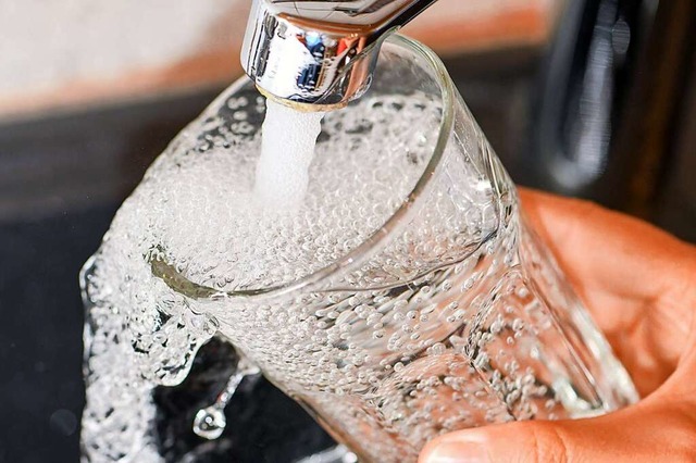 Wasserknappheit ist in Weil am Rhein bislang nicht zu befrchten.  | Foto: Patrick Pleul (dpa)