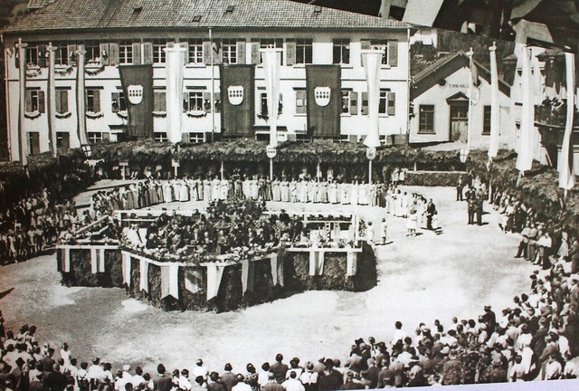 Im Juli 1953 war Wehr in Erwartung ein...ie Erhebung Wehrs zur Stadt gefeiert.   | Foto: Hansjrg Bader