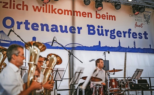 Die musikalische Umrahmung am Samstagn...es, dann spielt die Peter Oehler Band.  | Foto: Landratsamt Ortenaukreis