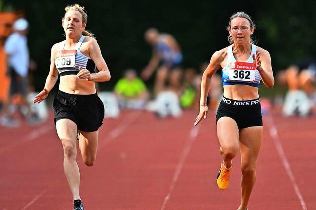 Jana Stertz aus Endingen (rechts) gewinnt den 100-Meter-Lauf vor Alma Homberger.  | Foto: Achim Keller