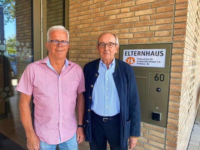 Hans-Peter Vollet (links) und Testamentsvollstrecker  Helmut Weyer.  | Foto: Frderverein fr krebskranke Kinder e.V. Freiburg i. Br.