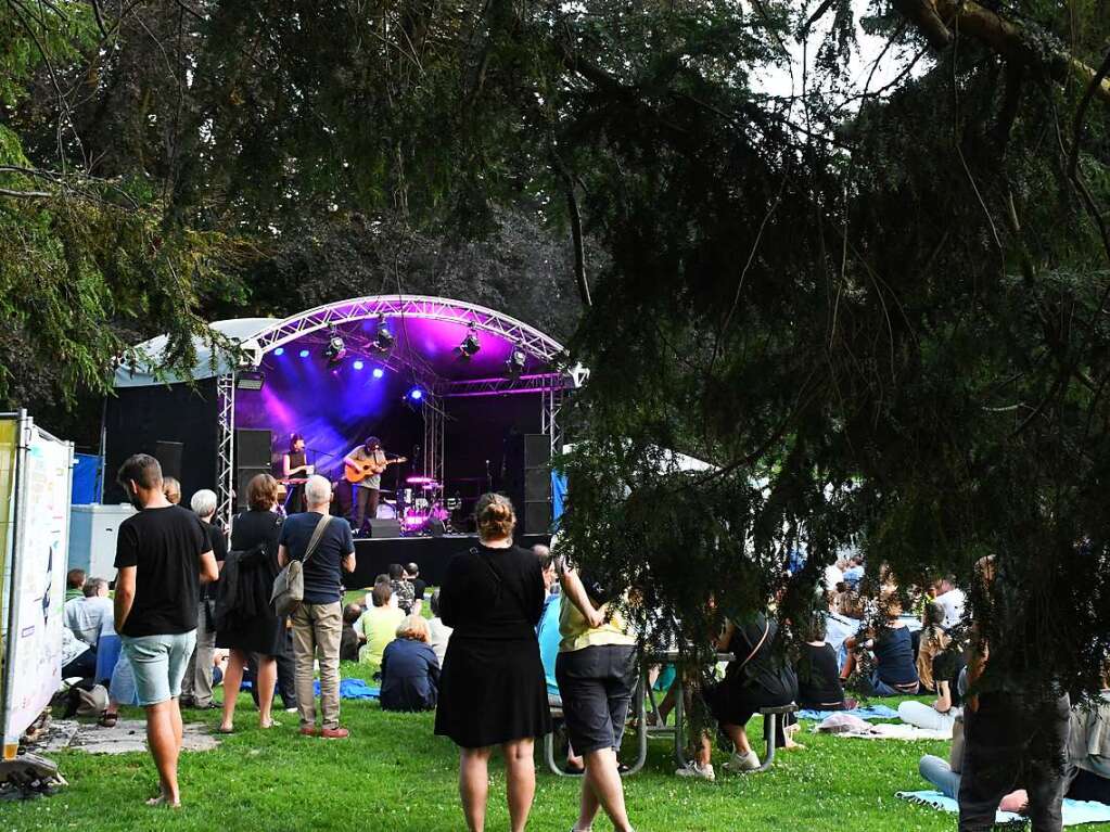 Dekker und Lost in Lona bei Stimmen im Wenkenpark Riehen.