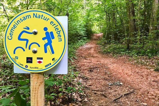 Schilder verweisen im Verlauf des Sch...Radfahrern gleichermaen genutzt wird.  | Foto: Sophia Ungerland