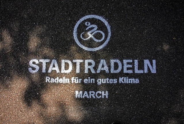 In March warb die Gemeinde mit dieser ...egen fr die Teilnahme am Stadtradeln.  | Foto: Hubert Gemmert