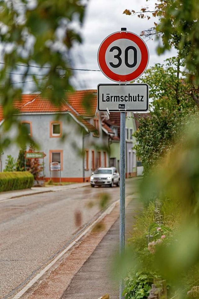 So wie hier in der Ortsdurchfahrt von ...auch in Herbolzheim angeordnet werden.  | Foto: Martin Wendel