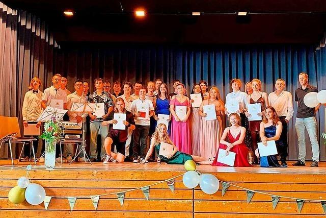 40 Schler haben ihren Abschluss an der Jengerschule Ehrenkirchen gefeiert