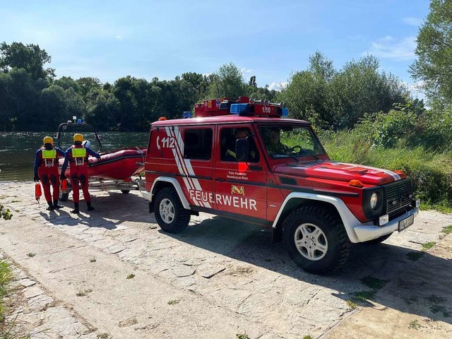 Die Neuenburger Retter sind gerade  da...Entwarnung: Alle Mnner in Sicherheit.  | Foto: Feuerwehr Neuenburg am Rhein