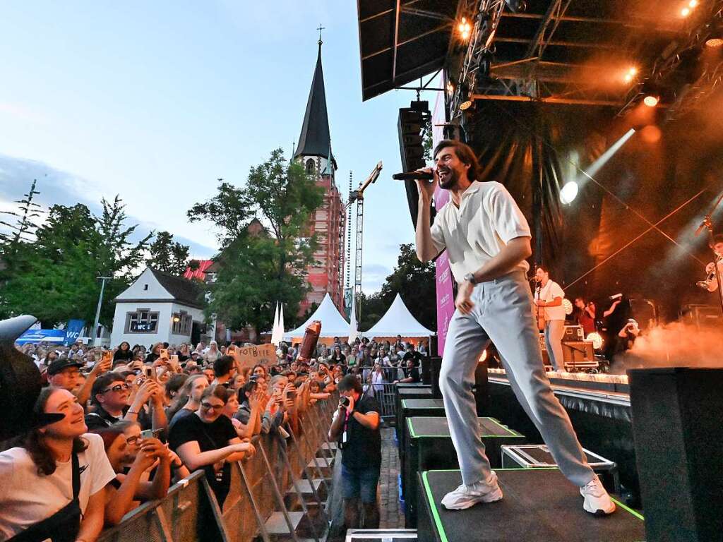 Alvaro Soler auf dem Emmendinger Schlossplatz.