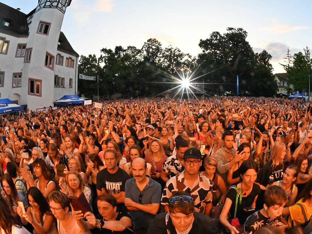 Alvaro Soler auf dem Emmendinger Schlossplatz.