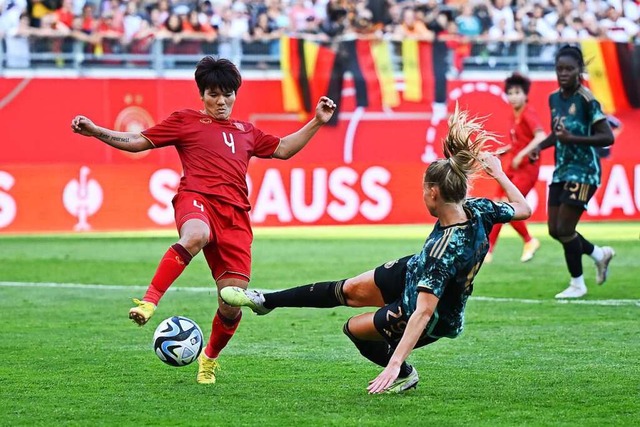 Im Testspiel gegen Vietnam (2:1) erzie...iel reist sie nach Deutschland zurck.  | Foto: Sebastian Gollnow (dpa)