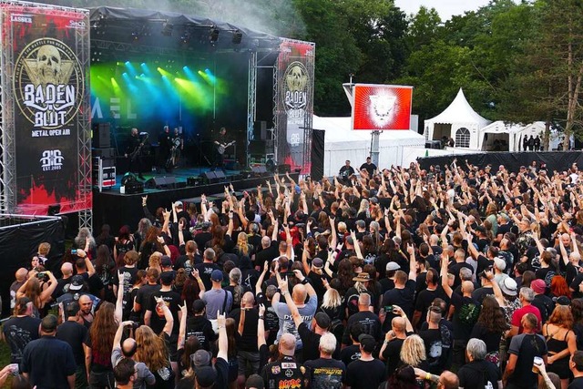 Heavy Metal im Dreilndergarten &#8211...st. Die Fans kamen teils von weit her.  | Foto: Katrin Fehr