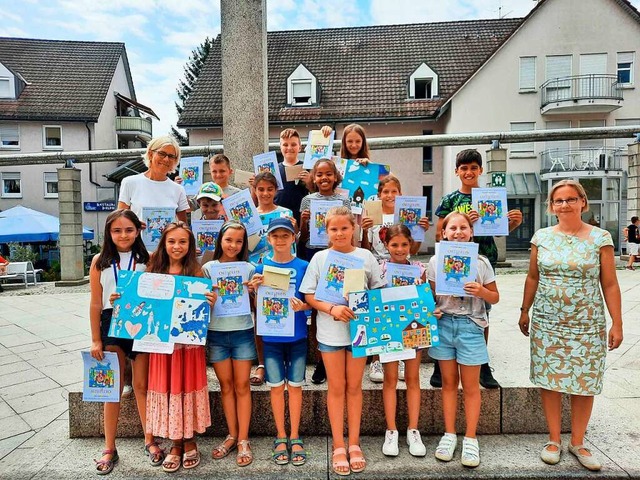 Die Preistrger mit ihrer Lehrerin Gab...nd Simone Alt vom Landratsamt Waldshut  | Foto: Schule