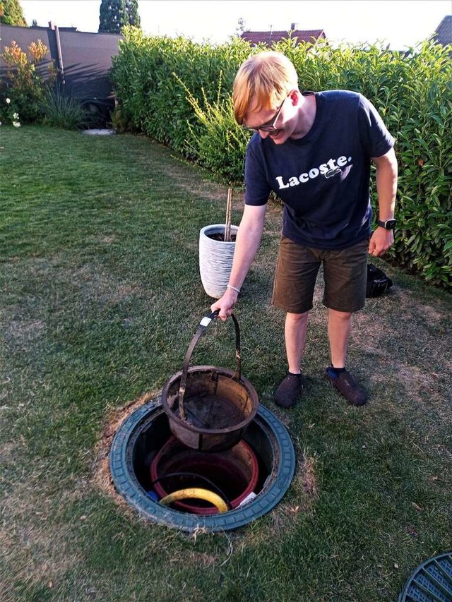 Maximilian Drgert hat eine Regenwasserzisterne im Garten.  | Foto: Joachim Mller-Bremberger