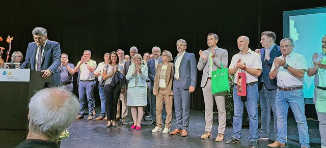 Martin Gruner und Ehefrau Iris Drffel... Abgeordneten des Landkreises feiern.   | Foto: Stein, Moritz