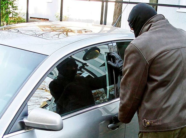 Unbekannte haben am Sonntagnachmittag ... Die Polizei sucht Zeugen. Symbolbild.  | Foto: Jens Schierenbeck