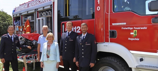 Das neue Feuerwehrauto ist nun offizie...der Abteilungskommandant Stefan Drse   | Foto: Gerd Leutenecker