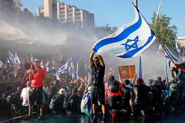 Knesset billigt Gesetz zu Justizumbau - Angst um Israels Demokratie