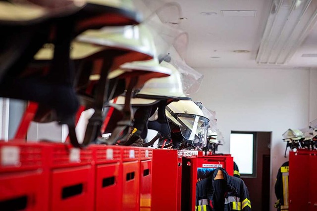 Die Kleidung von Feuerwehrleuten muss ...hnger, wenn der Gemeinderat zustimmt.  | Foto: Jonas Hirt