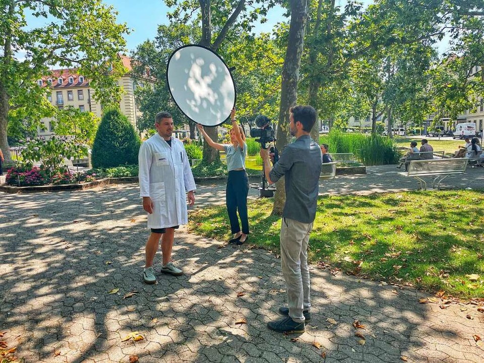Pascal Fenkart, Linda Kratschmayr und ...k-Videos fr die Freiburger Uniklinik.  | Foto: Carolin Johannsen