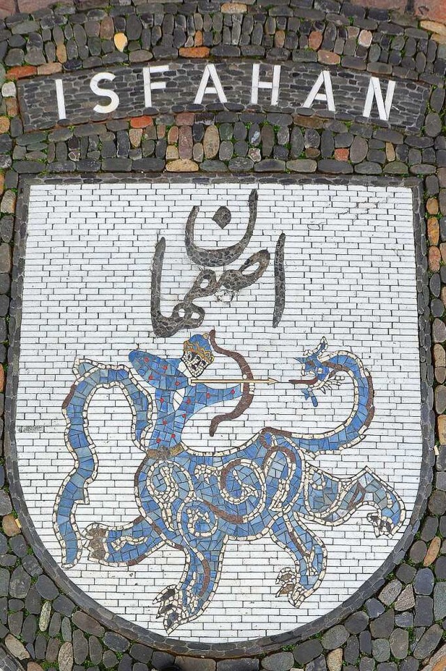 Das Isfahan-Wappen auf dem Rathausplatz  | Foto: Ingo Schneider