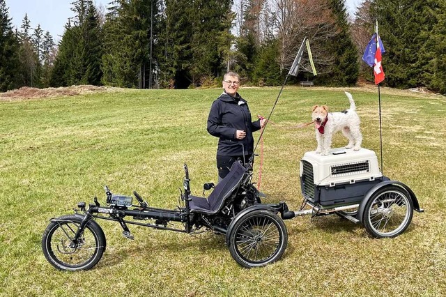 Ursel Schirmer mit ihrem Trike und Hndin Ylva  | Foto: privat