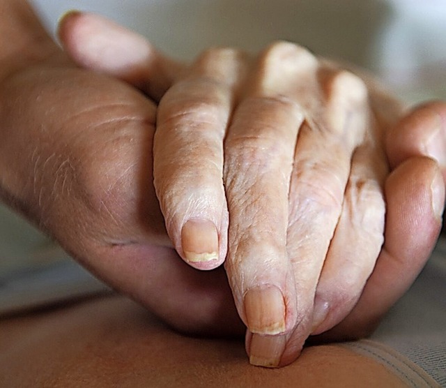 Sterbehilfe soll legalisiert werden.  | Foto: Sebastian Kahnert (dpa)