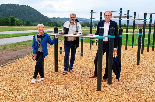 Ebnets Ortsvorsteherin Beate Schramm, ...sparks neben dem Ebneter Sportgelnde.  | Foto: Ingo Schneider