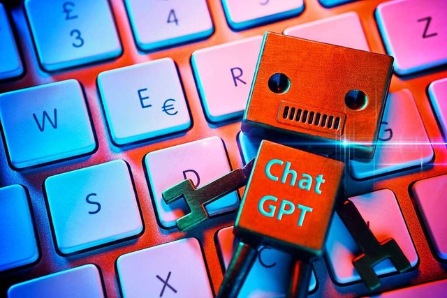 Wenn der Roboter das Tippen bernimmt ...nd meist textbasiert, so auch ChatGPT.  | Foto: Christian Ohde (imago)