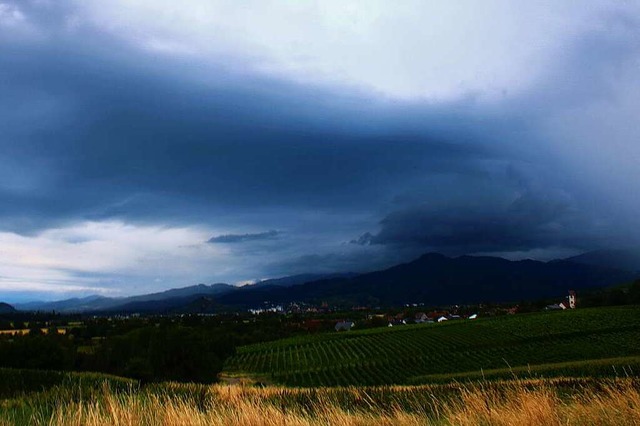 Gewitterstimmung in Staufen  | Foto: Harald Hfler