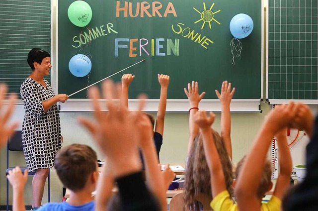 Endlich Ferien! Da freuen sich nicht nur die Kinder.  | Foto: Matthias Bein (dpa)