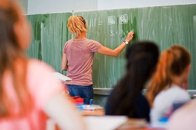 Junge Lehrerinnen und Lehrer wollen im...eltener in Schulen auf dem Land gehen.  | Foto: Julian Stratenschulte