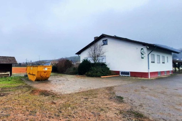 Das alte Clubheim in Ehrenstetten soll...chtete und sozialen Wohnraum zu bauen.  | Foto: Sophia Hesser