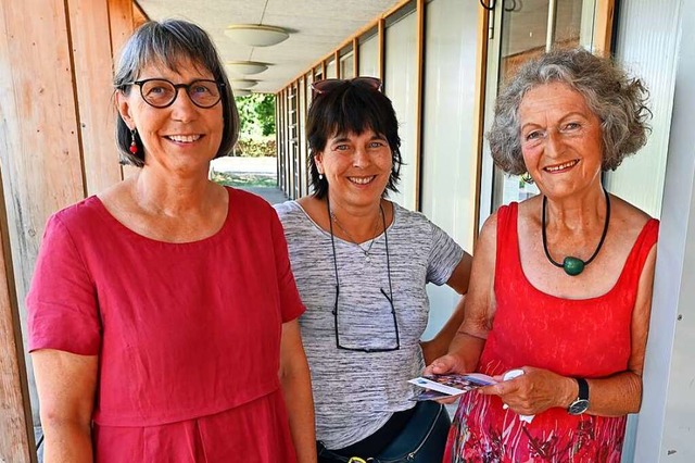 Quartiersarbeiterin Regina Wielsch (li...slacher Netz im Stadtteilbro Haslach.  | Foto: Thomas Kunz