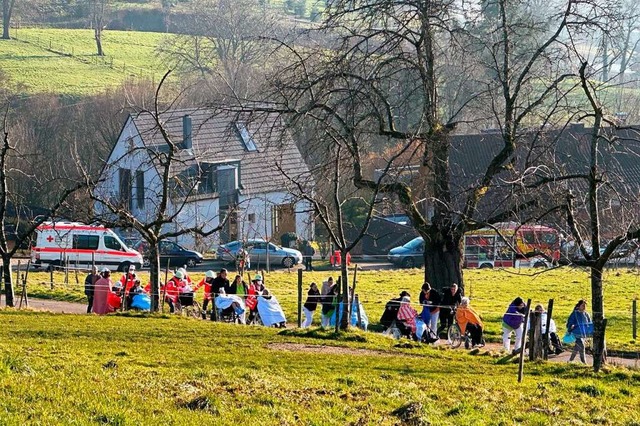 Helferinnen und Helfer bringen im Febr...n des Feuers vor Gericht verantworten.  | Foto: Helmut Seller