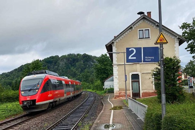 Noch fahren Dieselzge am Bahnhof in Wehr-Brennet vorbei.  | Foto: Annemarie Rsch