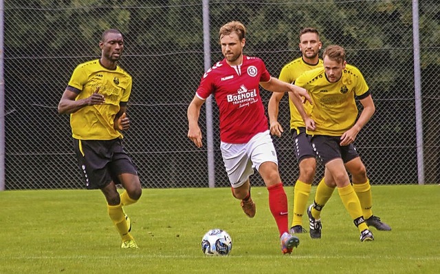 Der SV Mnchweier (gelb) gegen den FV Ettenheim   | Foto: Sandra Decoux