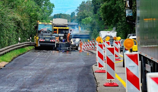 Die Arbeiten auf der B31 in Freiburg s..., die mit den Jahren verschlissen ist.  | Foto: Ingo Schneider